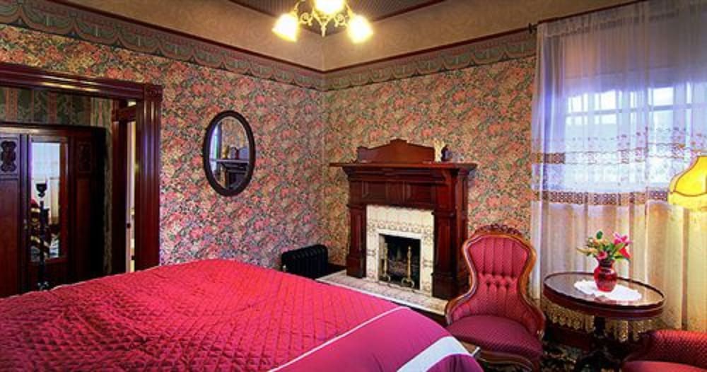 Gingerbread Mansion Inn 37/73