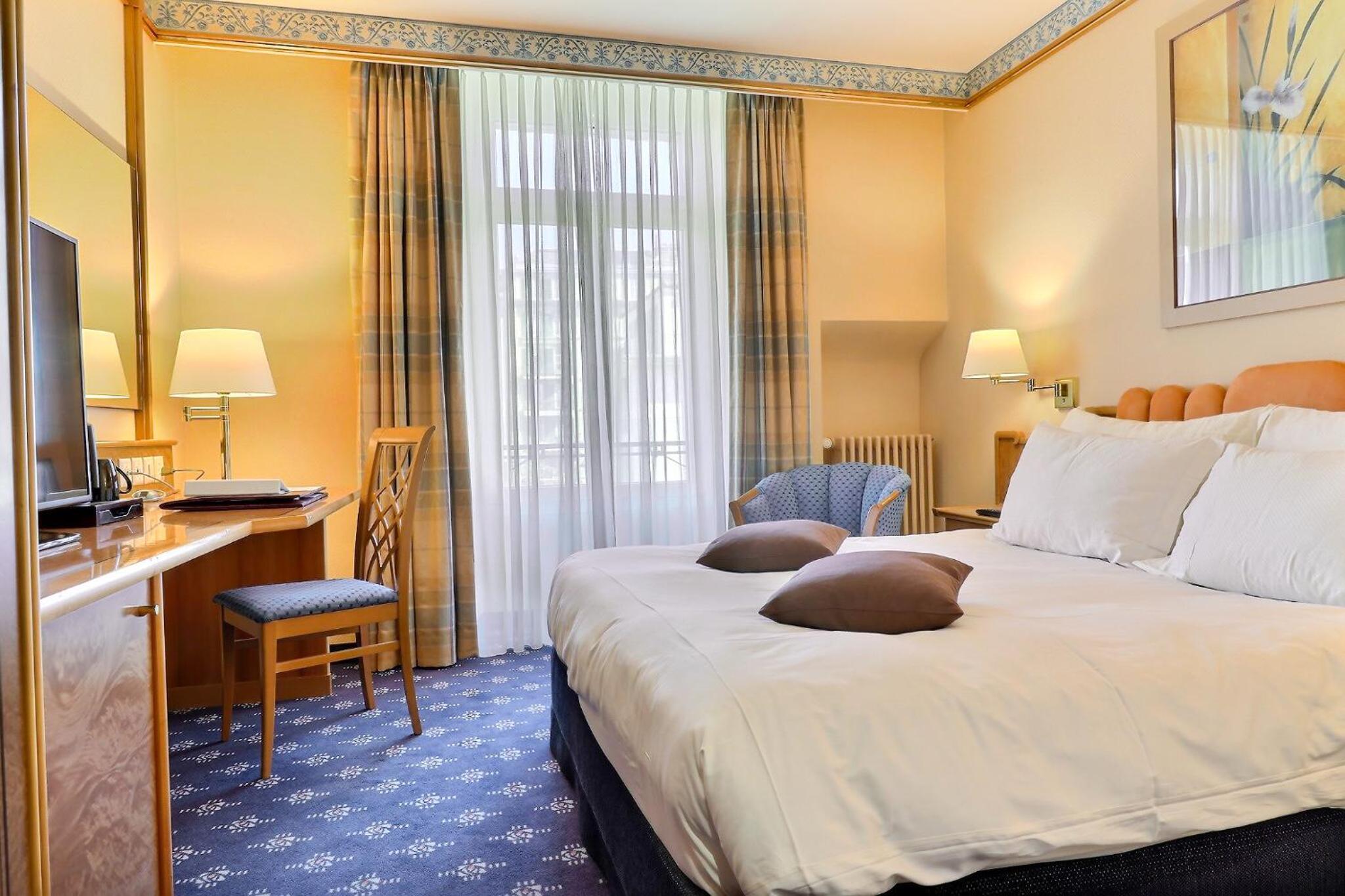 Standard, Double or Twin Bed, Street View