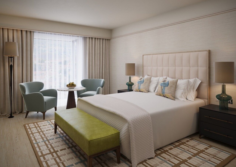 STUDIO, SUITE, KING BED