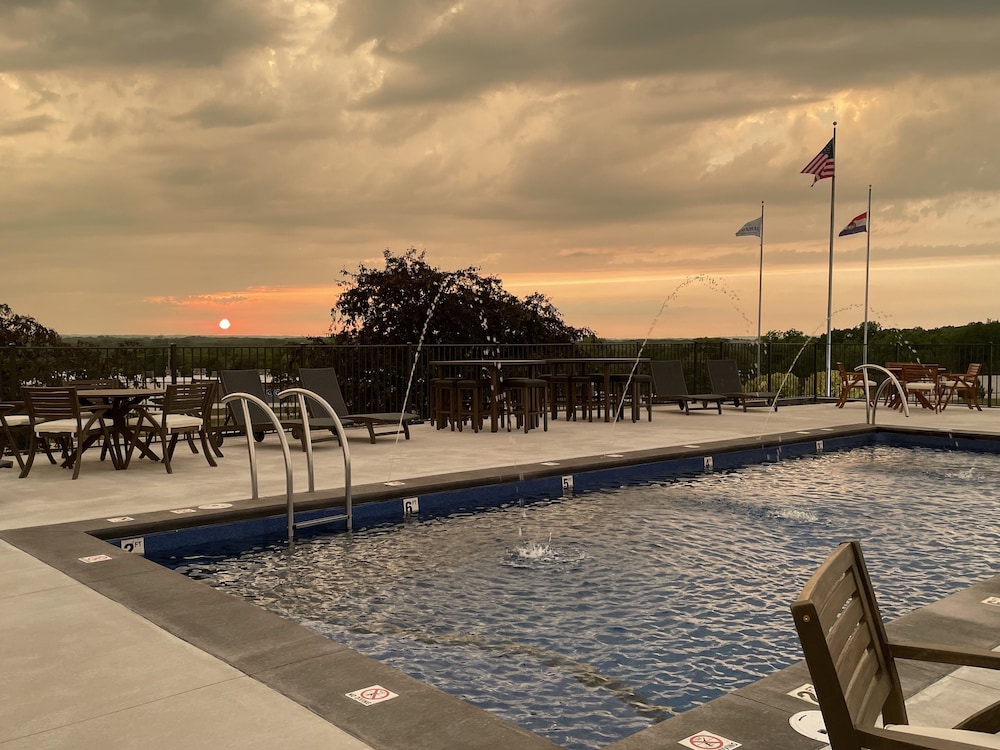 PINEMARK Inn Suites Events 45/50