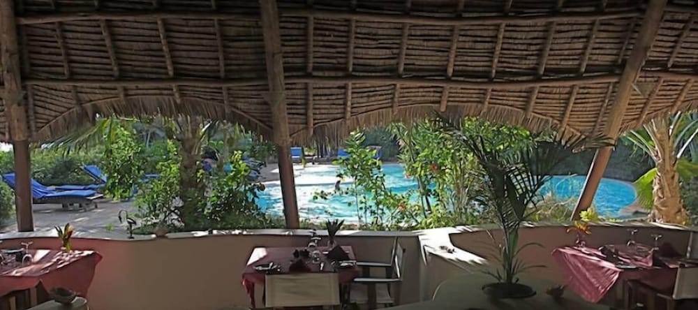 Unguja Lodge 30/50