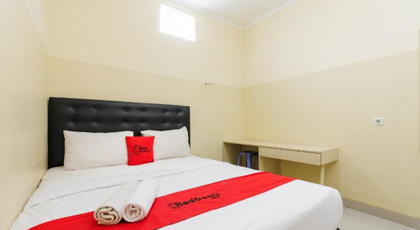 Reddoorz Plus Near Mall Ciputra Jakarta 23/51