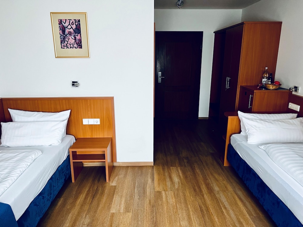 Hotel & Restaurant Goldener Pflug 12/77