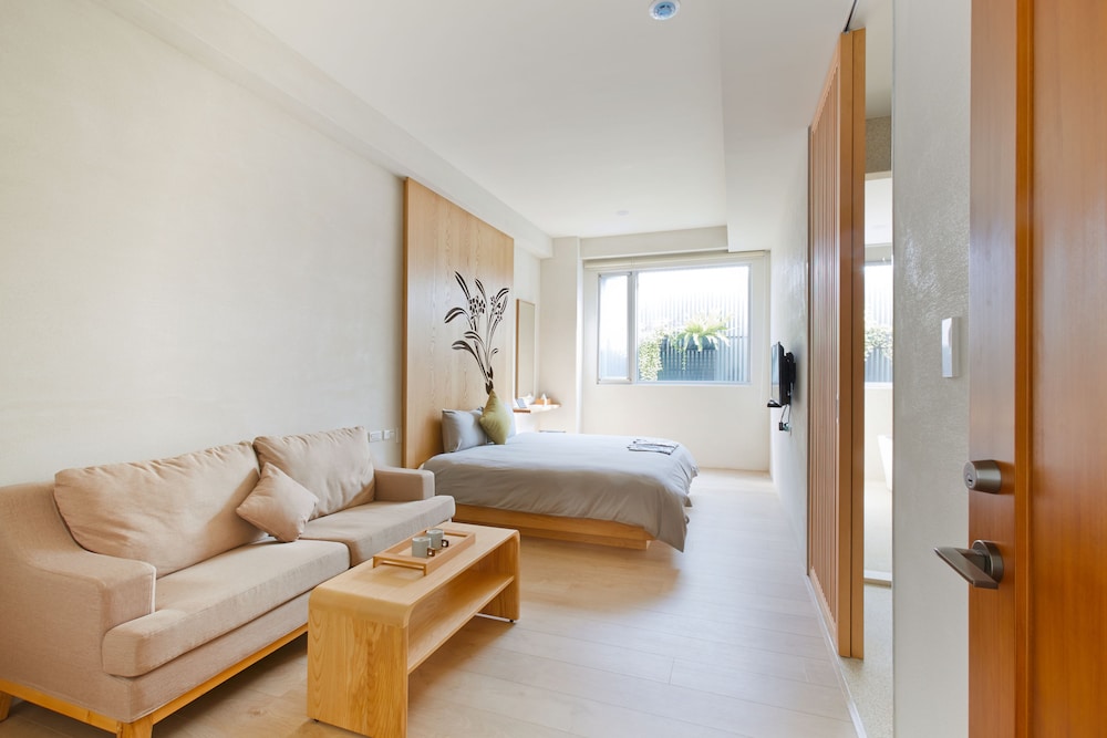 Wood Whispering Residence 13/29