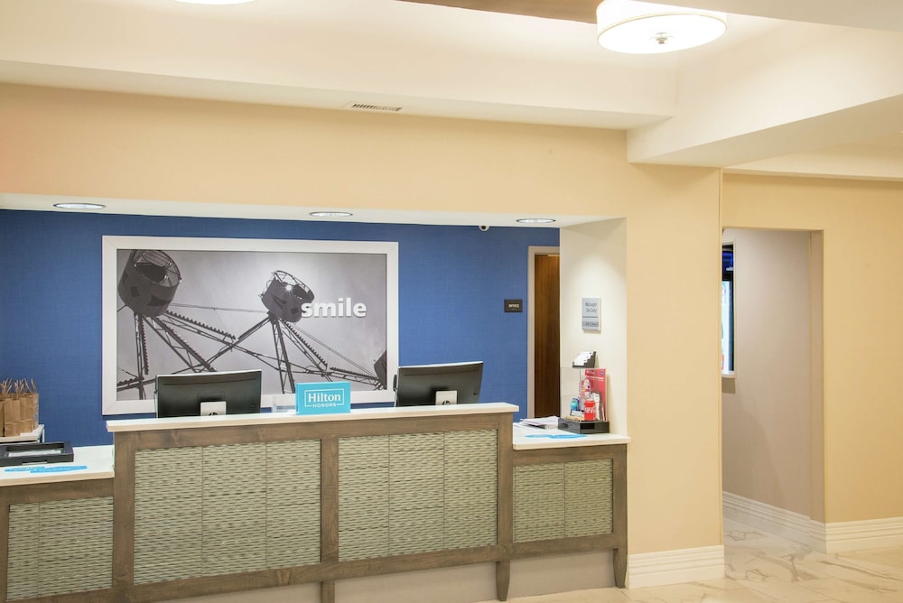 Hampton Inn & Suites Jackson Downtown-Coliseum 11/76