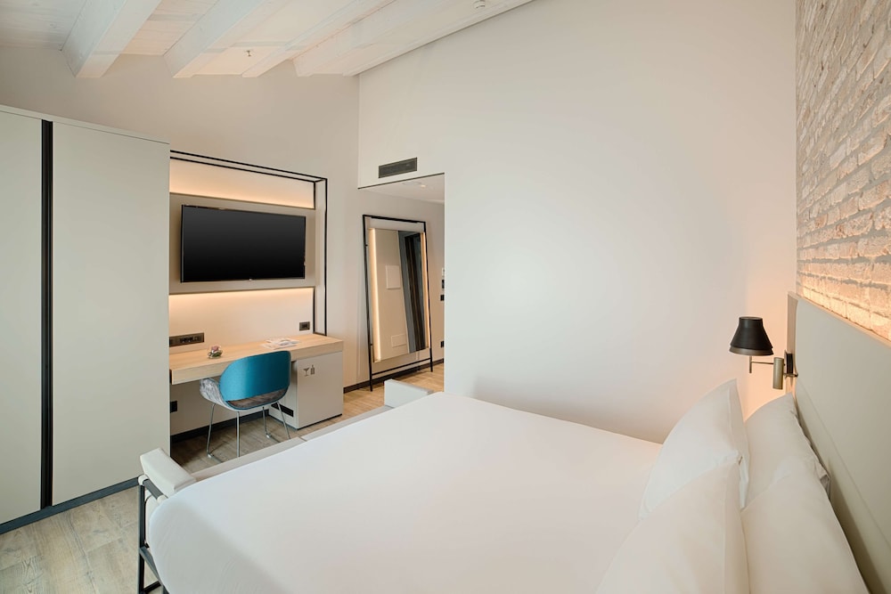PREMIUM, WITH EXTRA BED, TERRACE