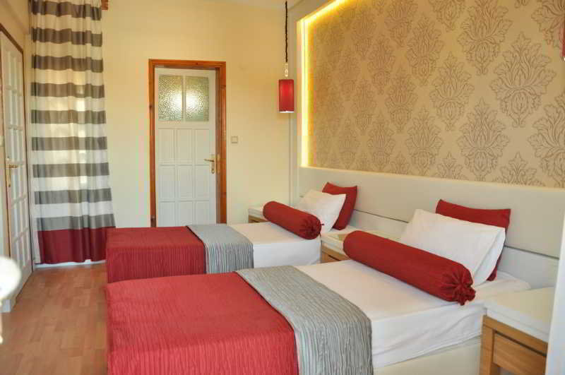 GUROL AQUA RESORT HOTEL AND APART 6/12