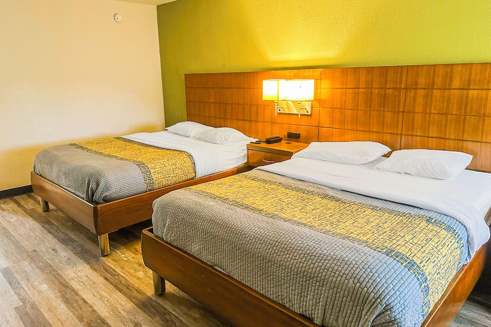 room, 2 queen beds
