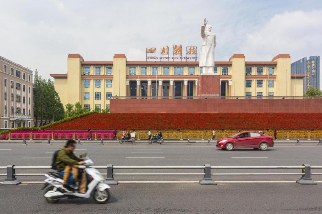 7 Days Inn Chengdu North Railway Train Station Square Branch 36/39