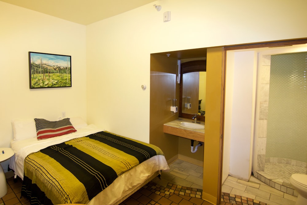 Qupqugiaq Inn 10/61