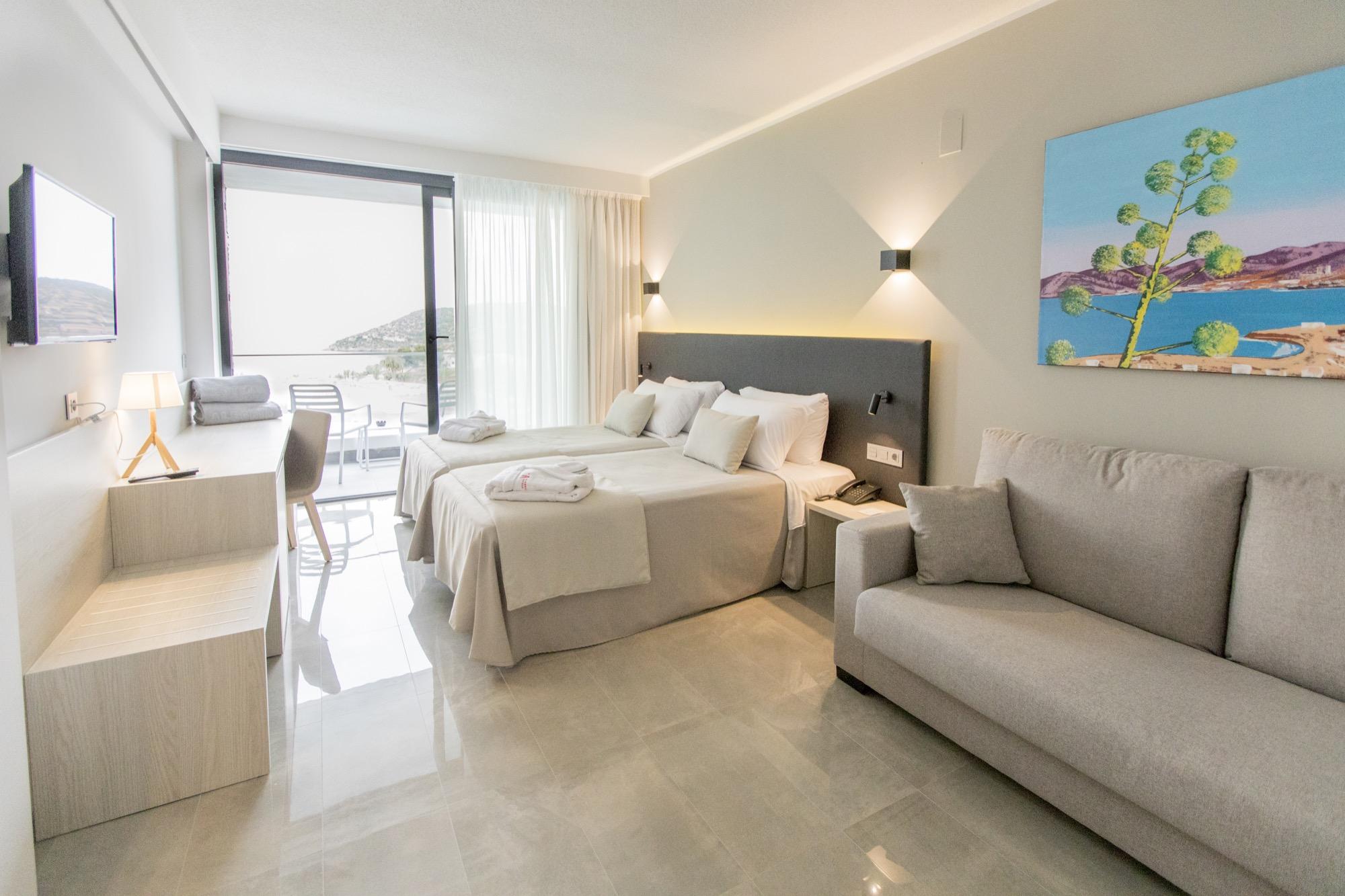 Deluxe, Double Bed, Pool View, Balcony or Terrace
