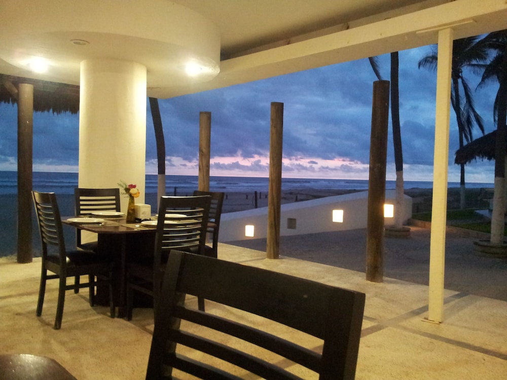 Canadian Resorts Acapulco 18/34
