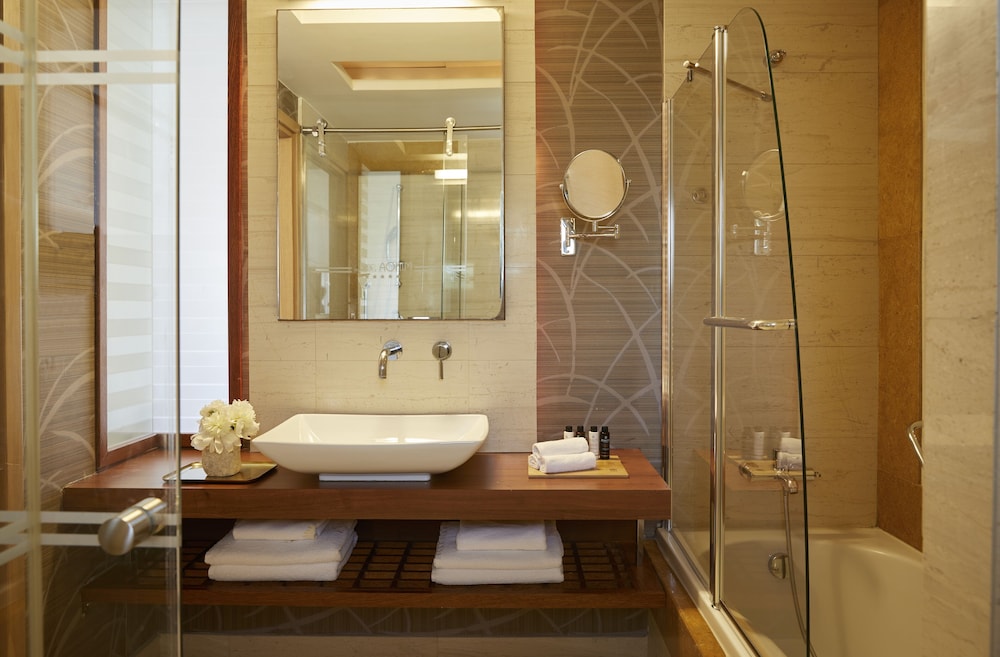 Minoa Palace Resort 66/68