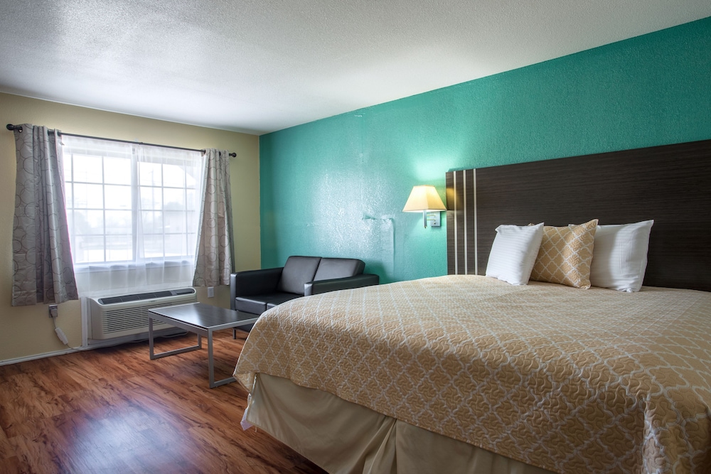 SUITE, KING BED