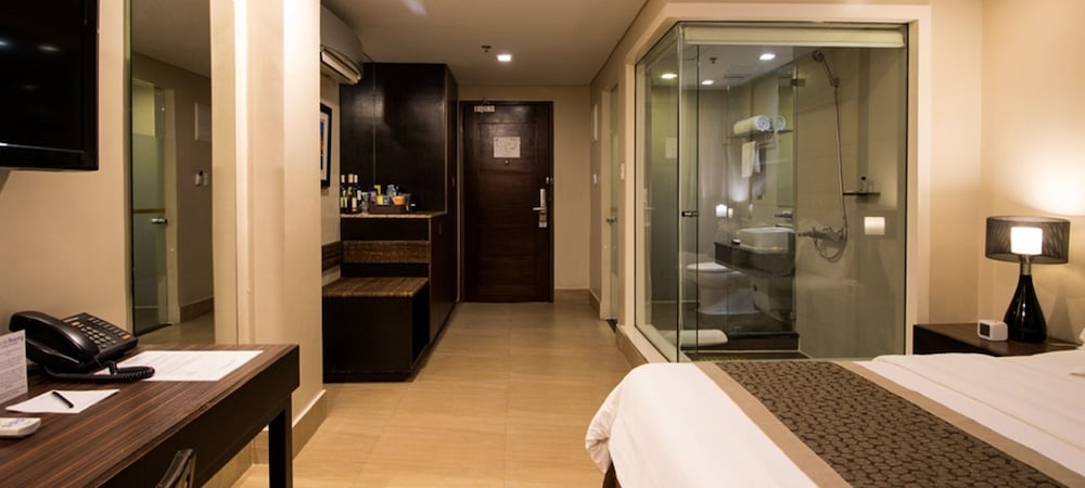 Goldberry Suites and Hotel Mactan 48/49