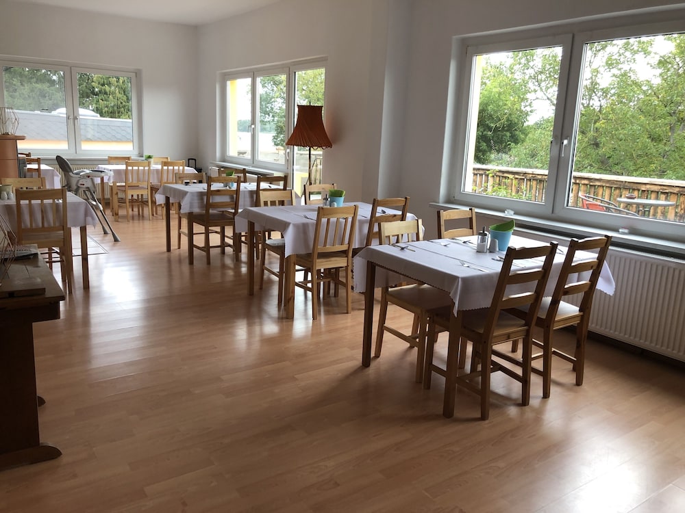 Riverside Inn 42/66