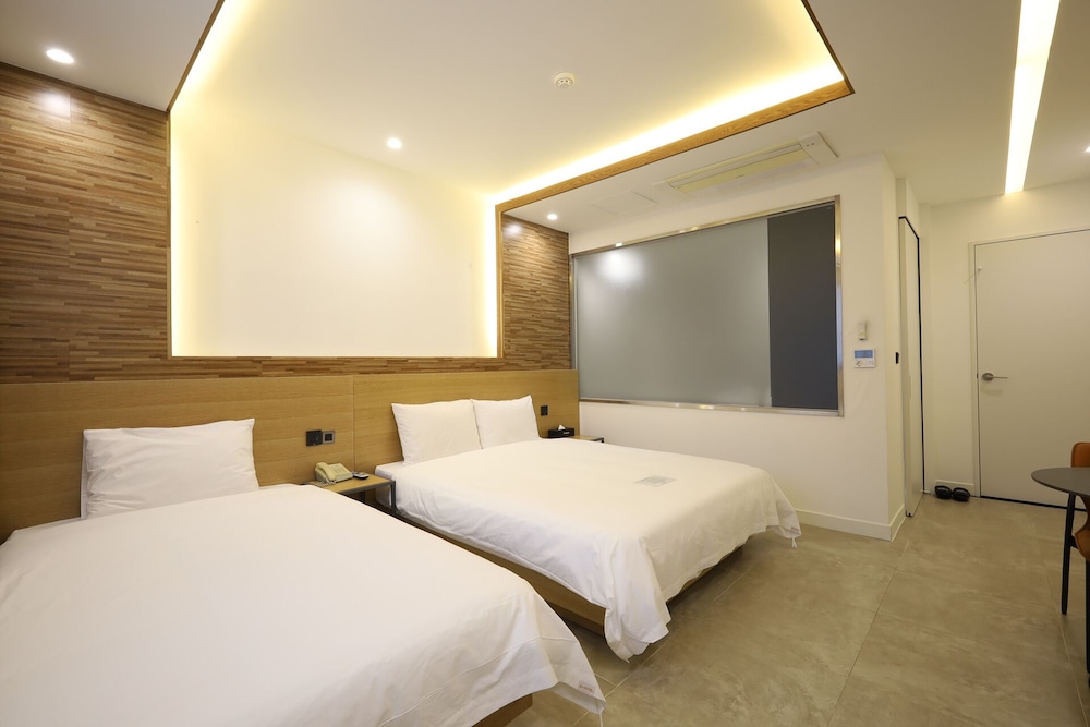 MOUNTAIN, STANDARD, TWIN BEDS