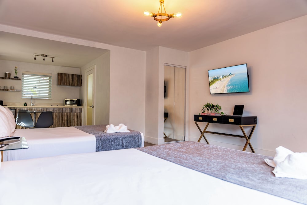 Beachside All Suites Hotel 13/38