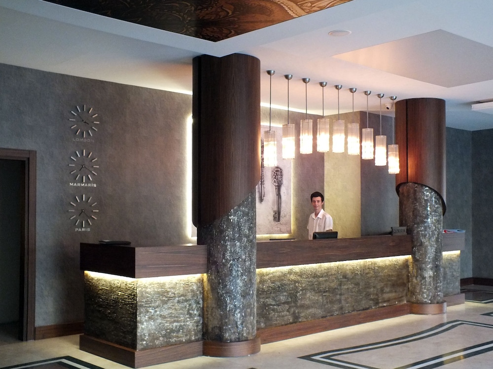 My Dream Hotel 12/70