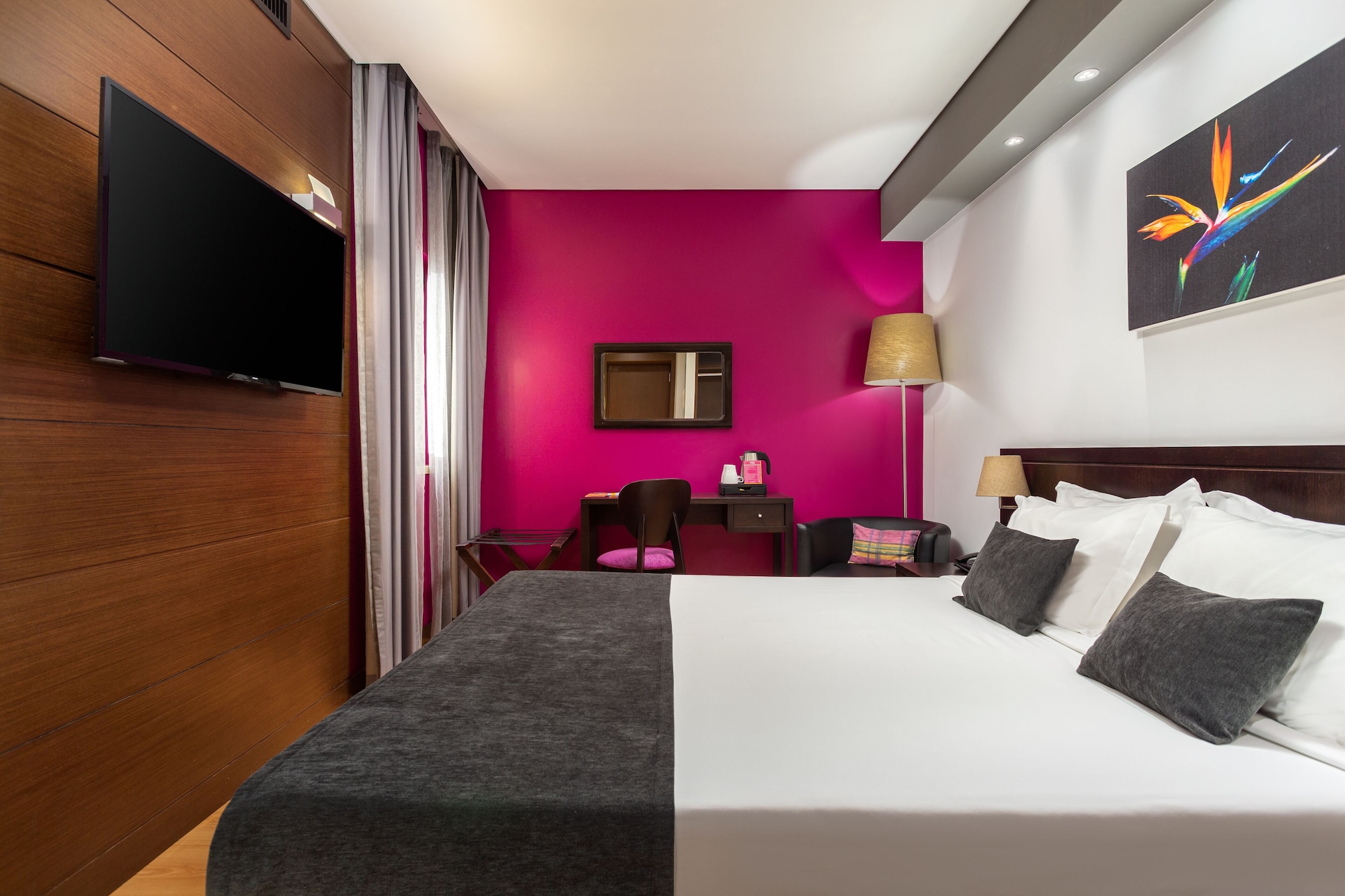 ROOM, DOUBLE BED