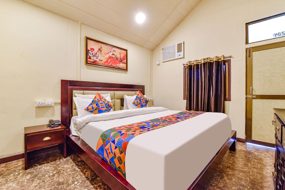 Royal Garden Retreat 3/25