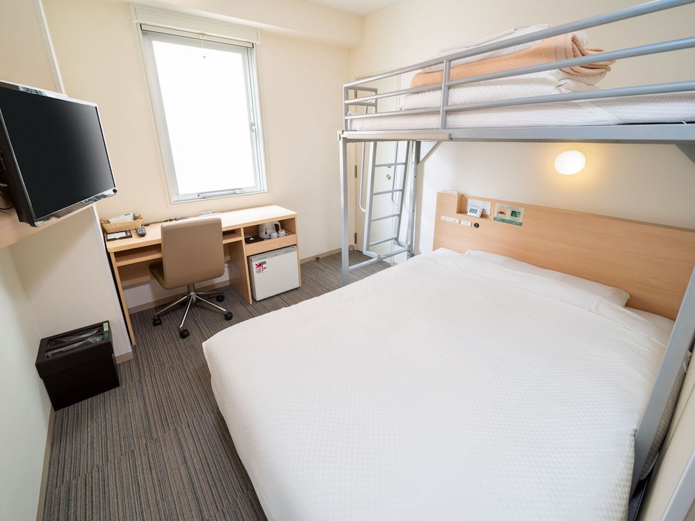 ROOM, LOFT BED