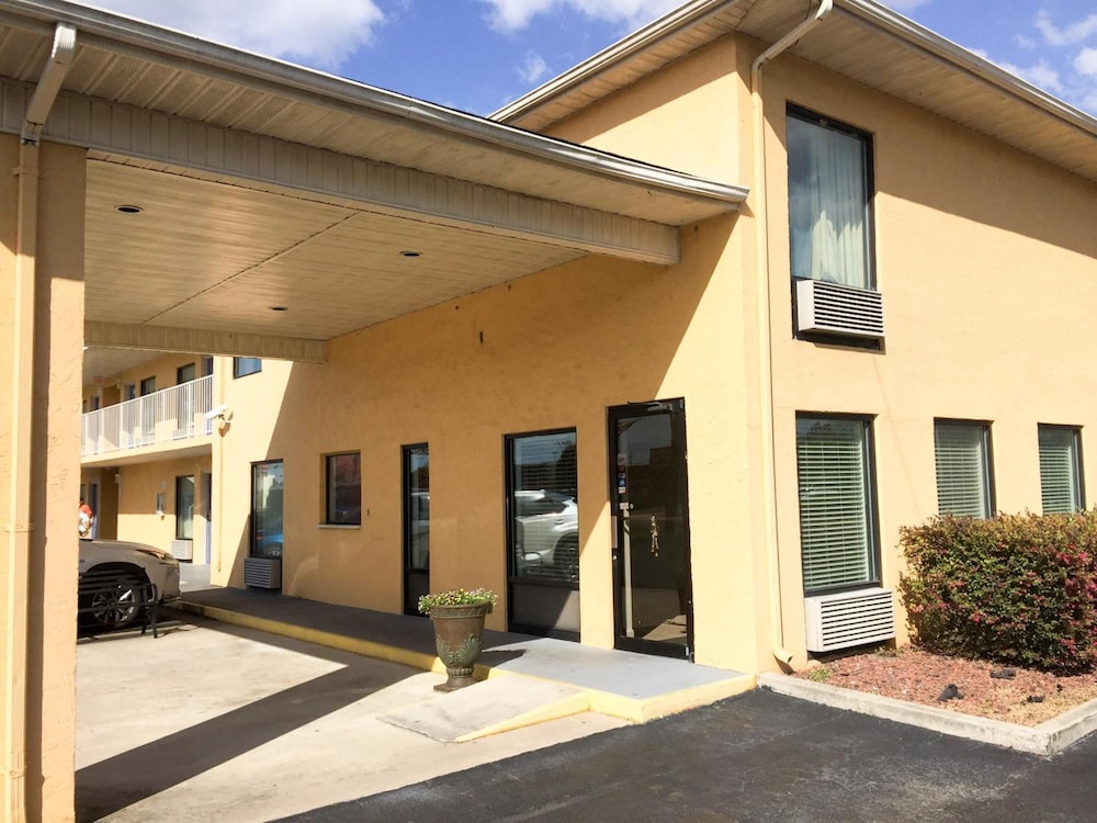 Motel6 Macclenny, FL 35/44
