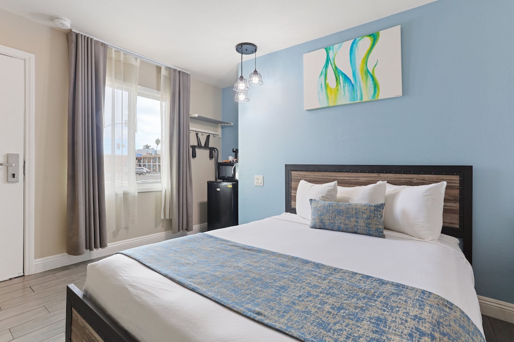 ROOM, SINGLE