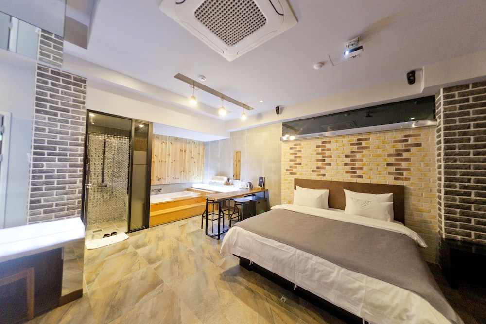 Hotel 109 16/73