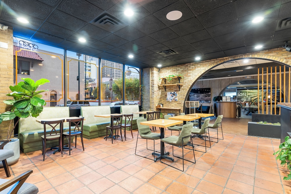 Riverwalk Plaza Hotel 35/50