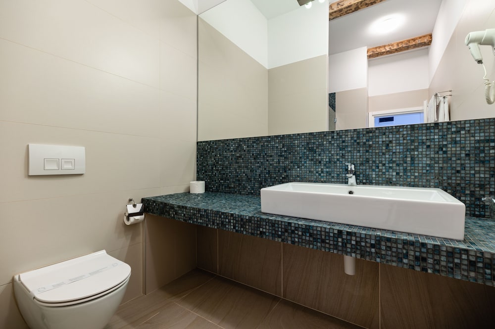 Azur Palace Luxury Rooms 80/82