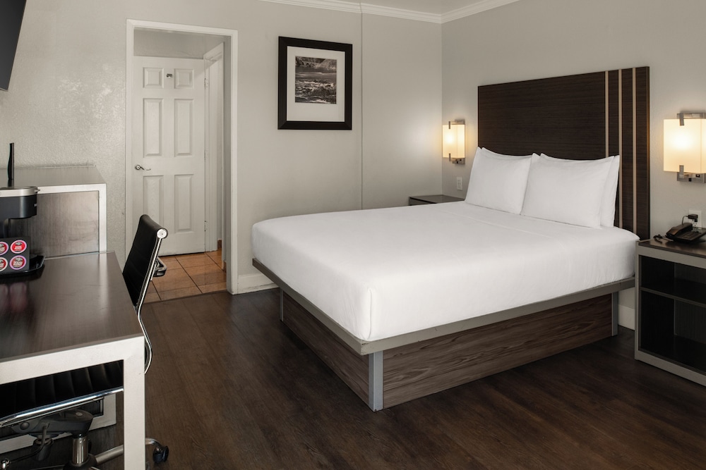 Sand Castle Inn 24/59