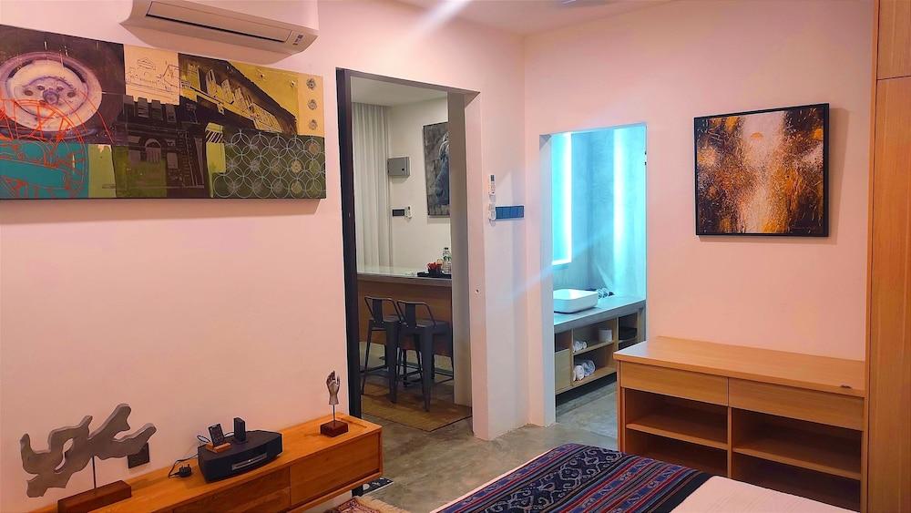DELUXE, CHALET, KING BED
