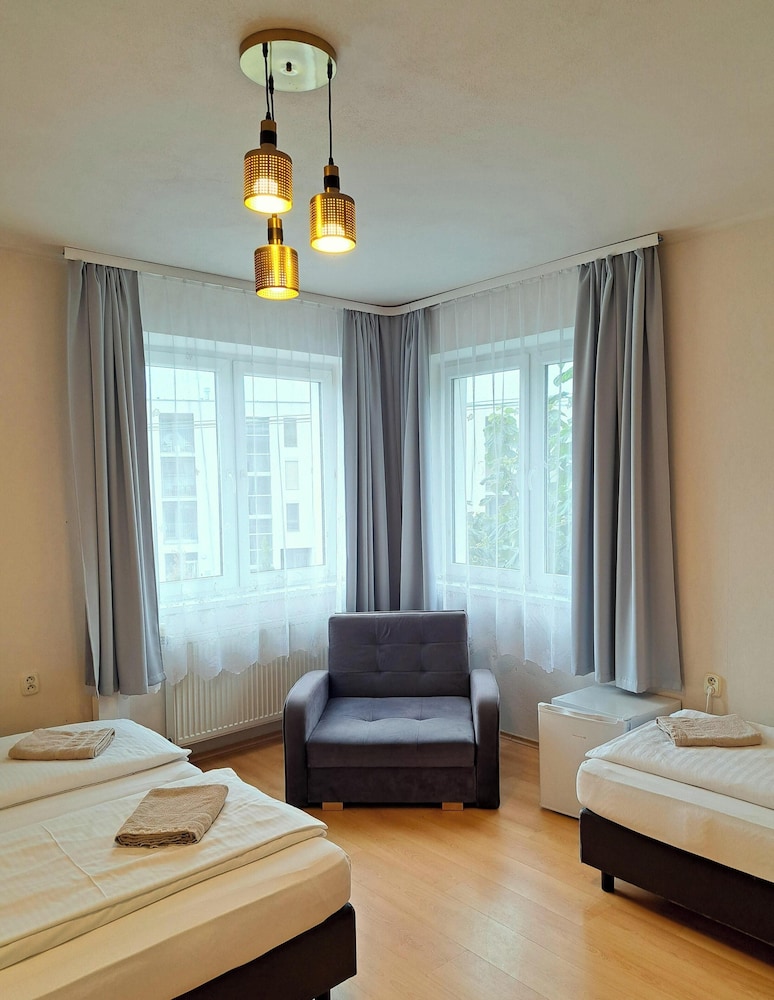 Room, Triple, 1 Queen and 1 Single Bed, Penzion Al Corso 4/10
