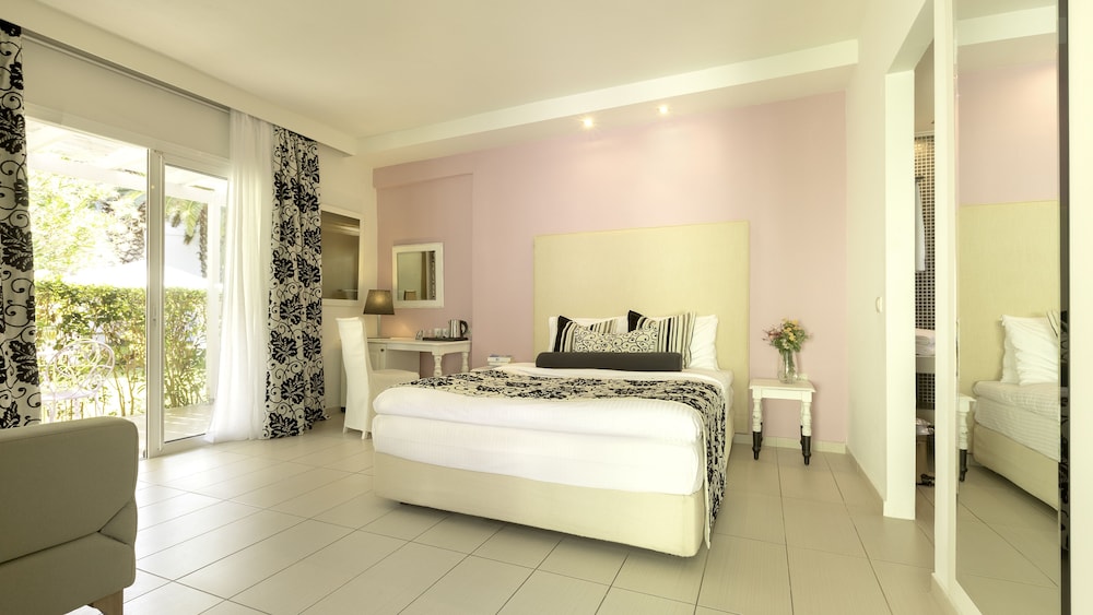 Junior Suite, Queen Bed, Sofa