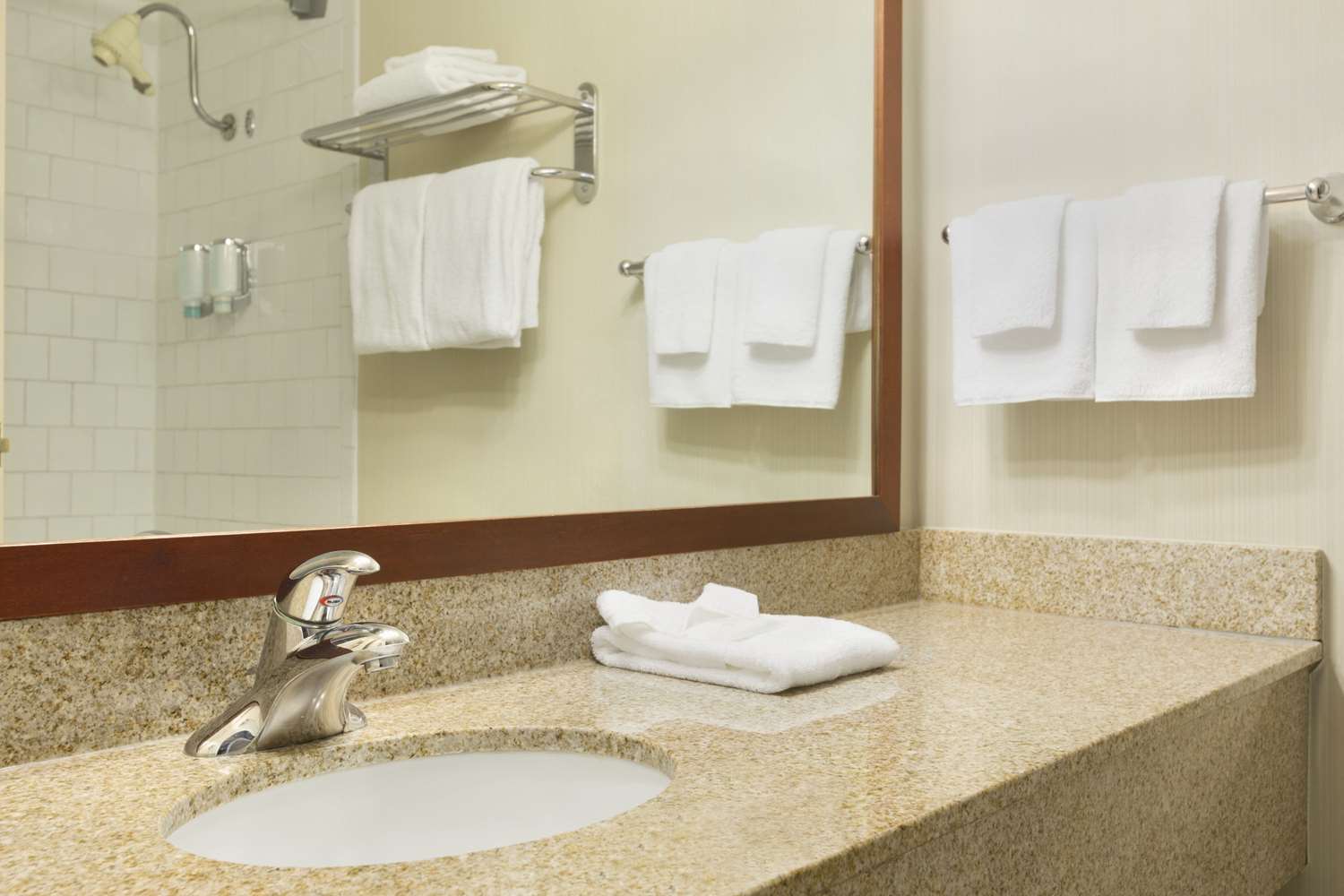 Ramada by Wyndham Belleville Harbourview Conference Centre 12/13
