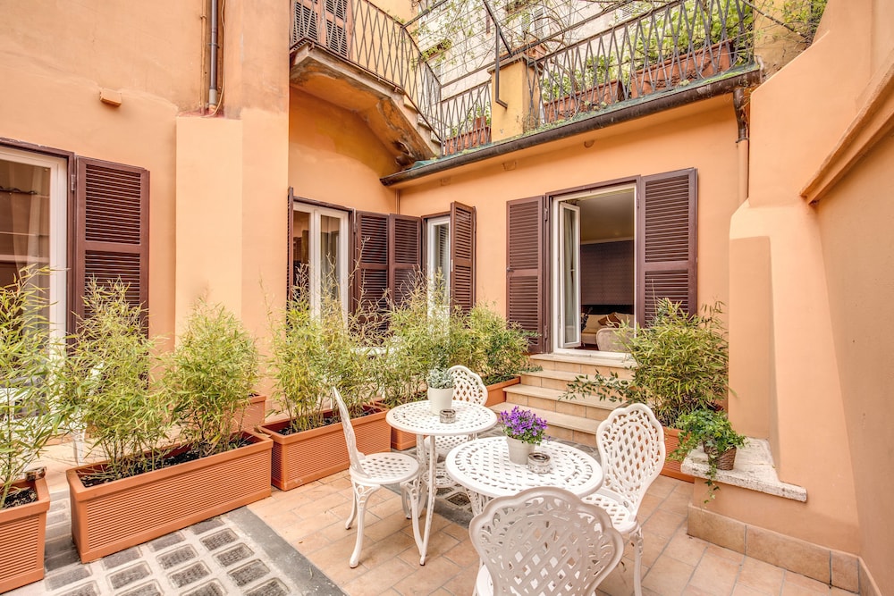 Charme Spagna Boutique Hotel 57/77