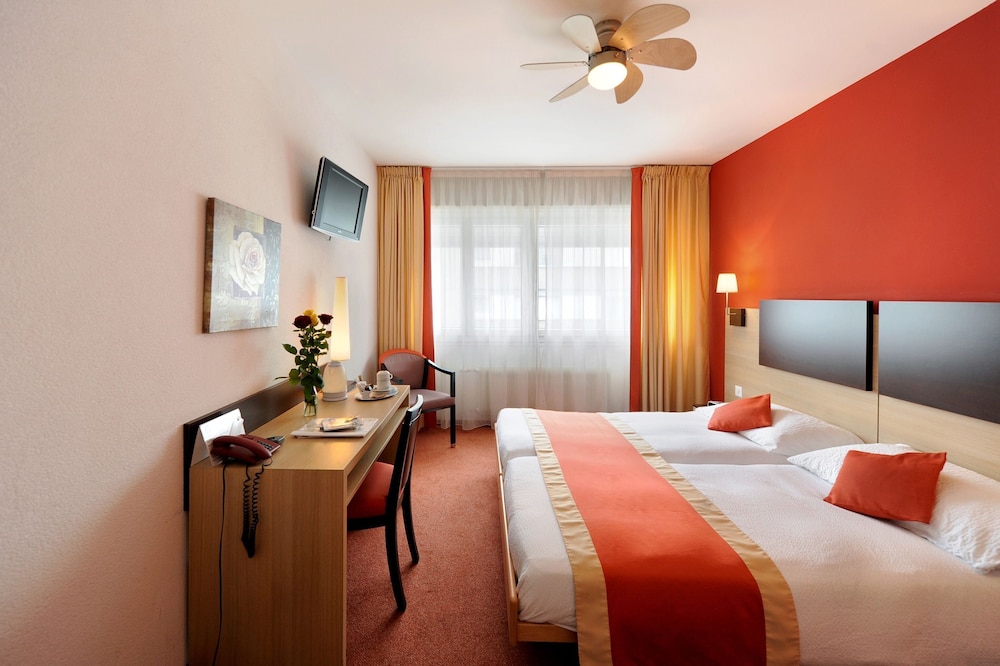 HOTEL BON PORT 15/40