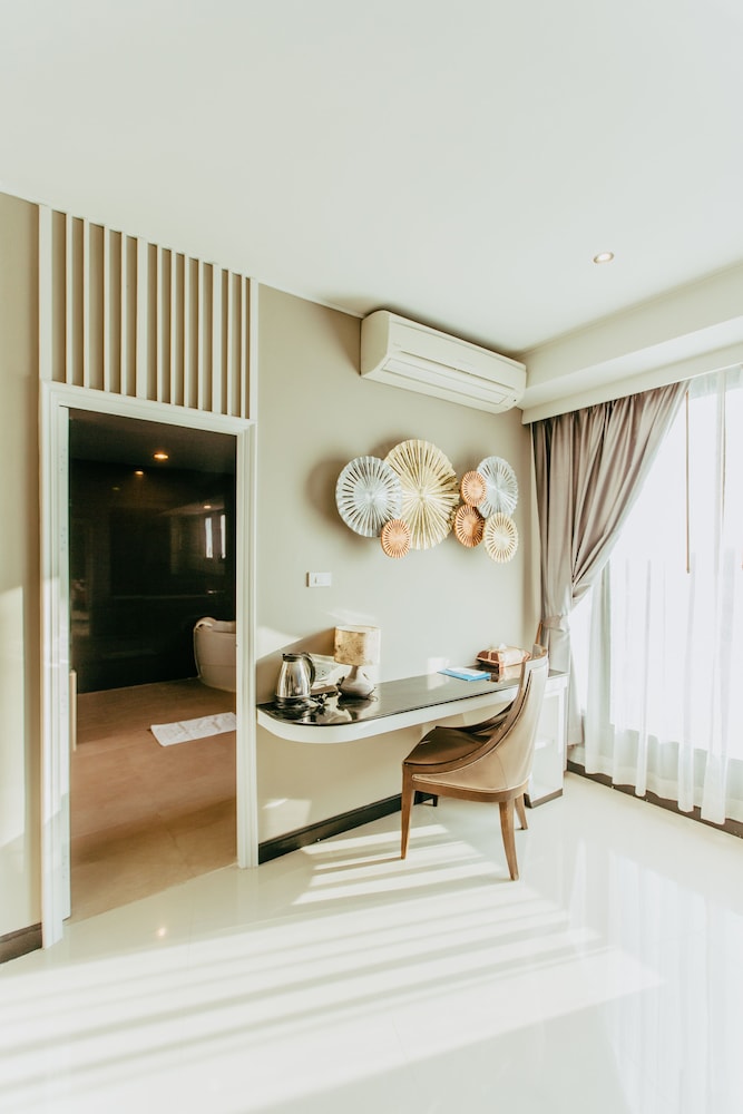 Mantra Varee Hotel 36/47