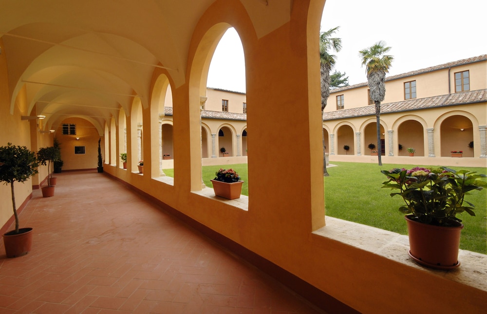 Chiostro Delle Monache - Hostel Volterra 38/50