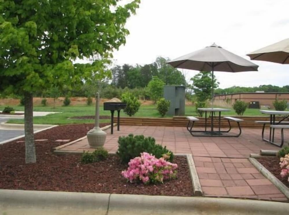 Affordable Suites Hickory/Conover NC Hotel 25/31