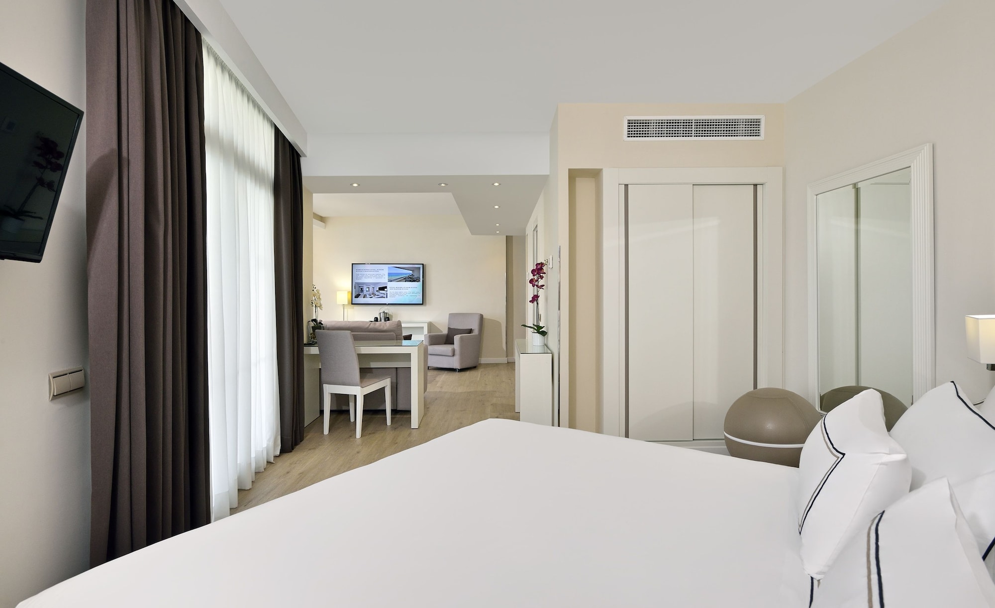The Level, Junior Suite, Adult Only