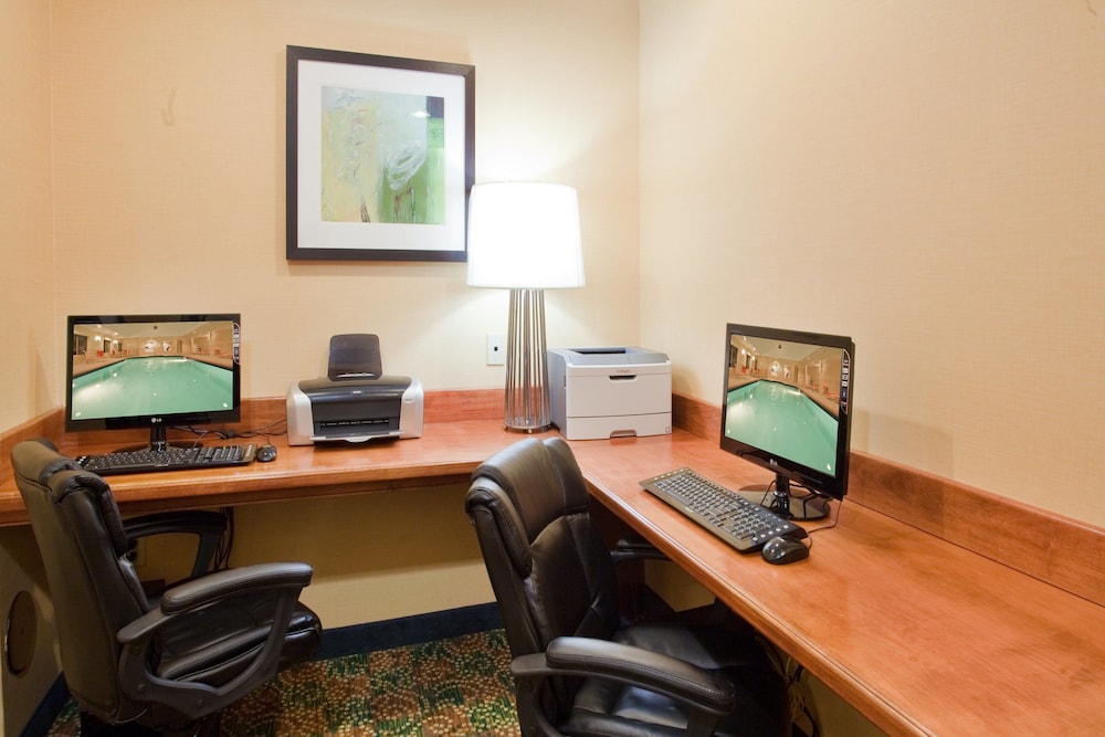 Holiday Inn Express Hotel And Suites Fredericksburg 41/44
