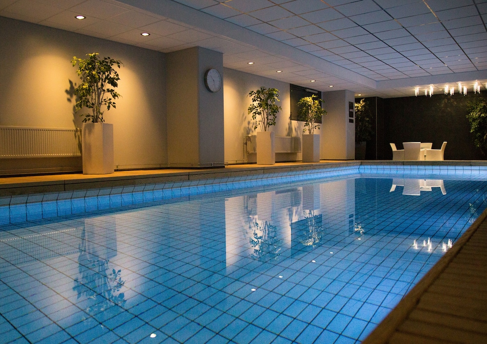swimming pool spa