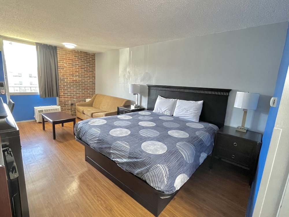 ROOM, KING BED, ACCESSIBLE
