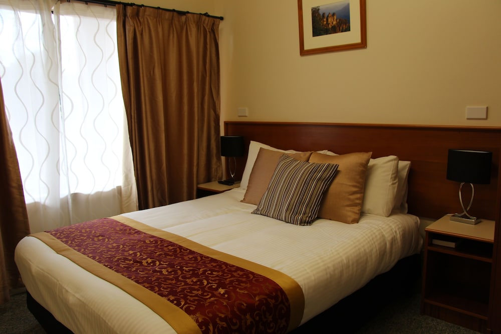 PIONEER WAY MOTEL 13/55