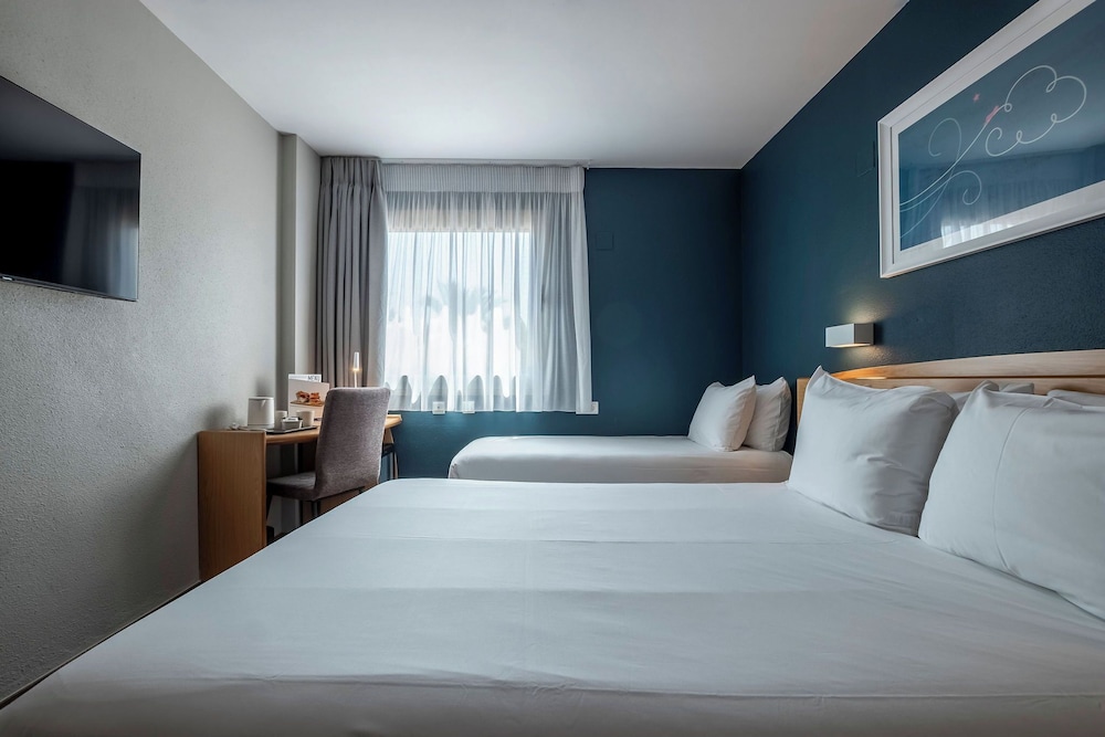 Travelodge Alicante Puerto 26/82
