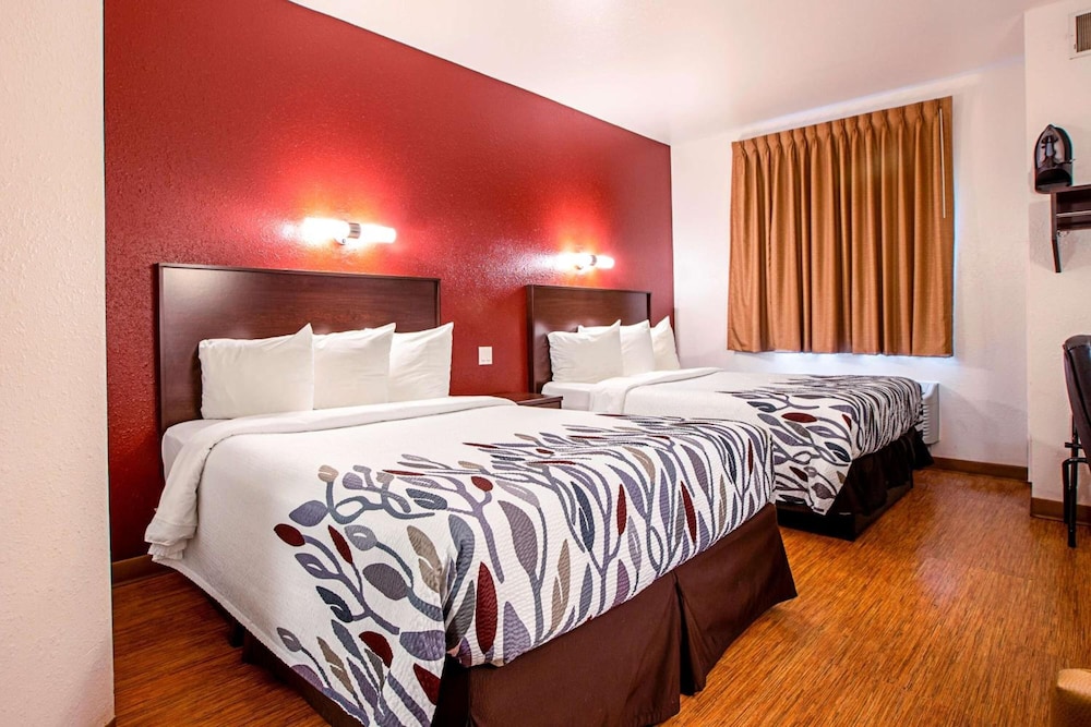 Seasons Inn Traverse City 12/45