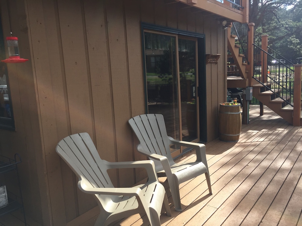 4 Seasons Inn on Fall River 67/76