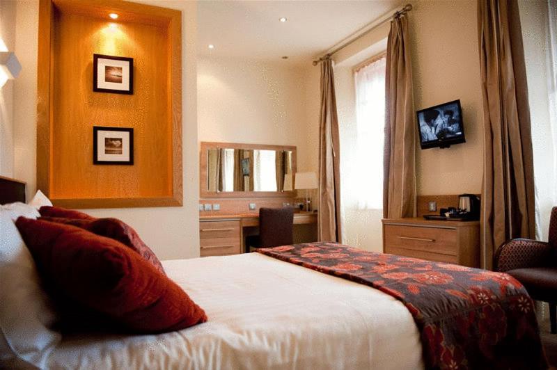 Strangford Arms Hotel 9/26